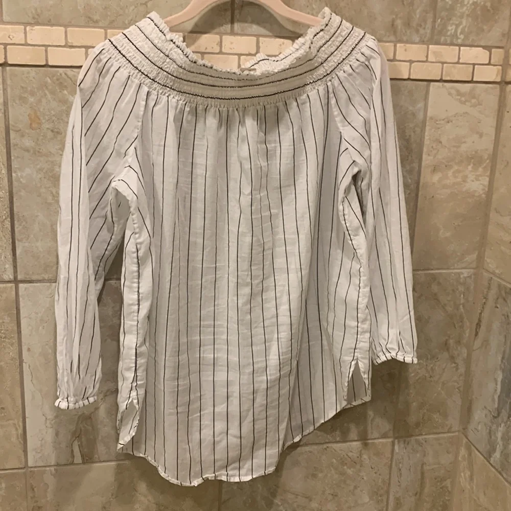 Michael Kors, medium quarter sleeve, light cotton weight top - Picture 6 of 7